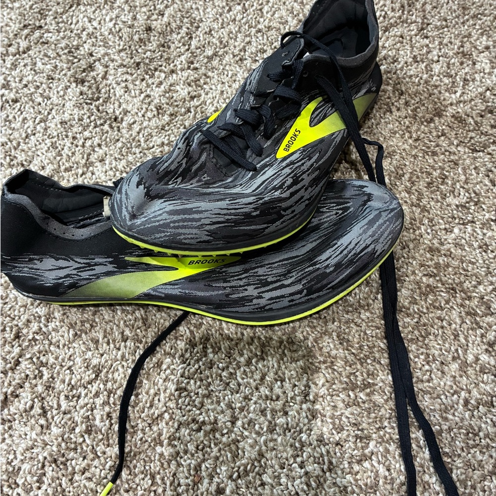 Brooks Black and Lime Green Track Spikes - Picture 7 of 7